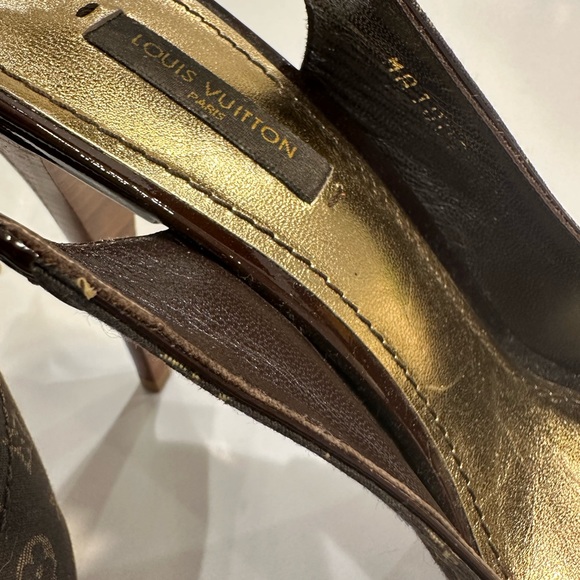 Louis Vuitton, monogram, Peep Toe, Sling Back, high heel With gold hardware. - Picture 4 of 11